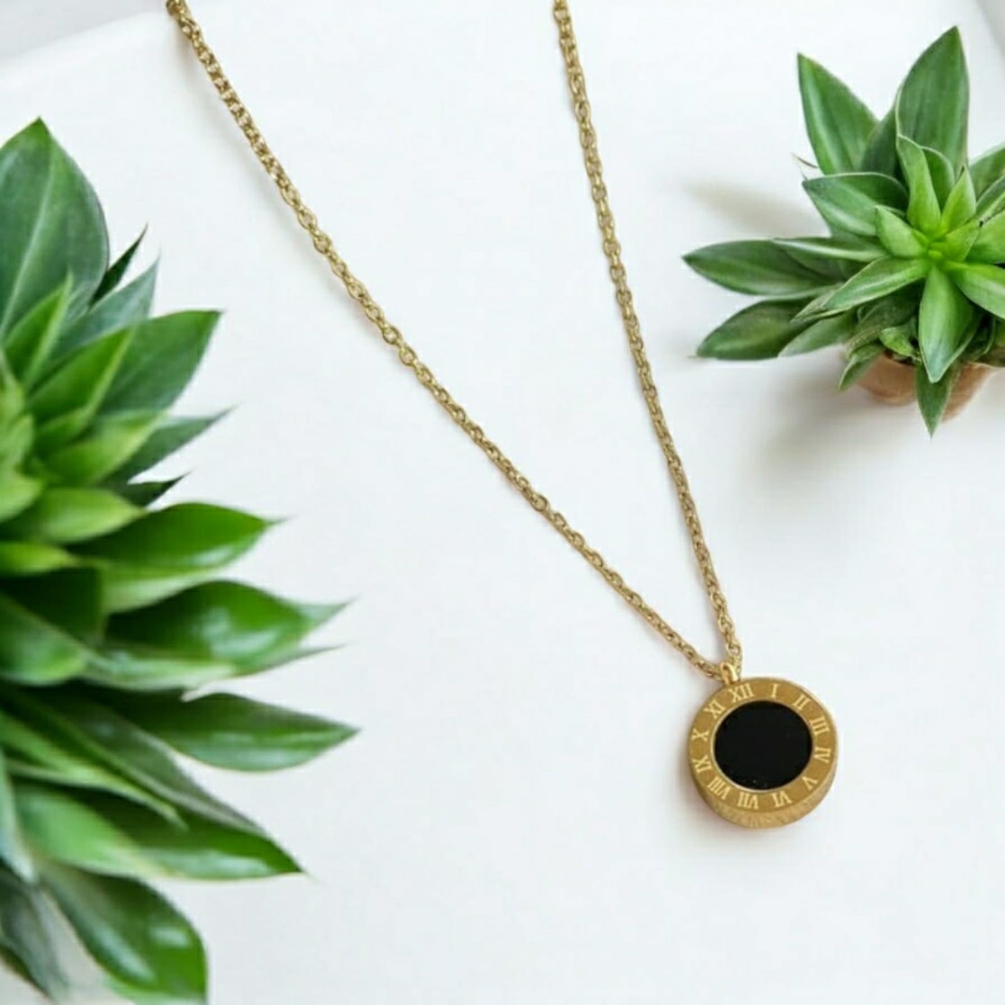 ROUND ONYX PENDANT
